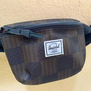 Hershel Supply Fanny Pack / CrossBody Bag